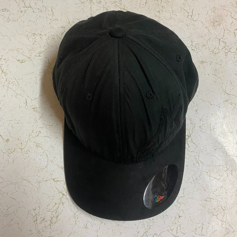 FLEXFIT BLACK BASEBALL CAP / NEW WITHOUT TAG
